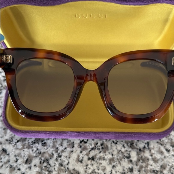 Gucci Oversized Tortoise Havana Wayfarer Sunglasses with Purple Case - Picture 2 of 16